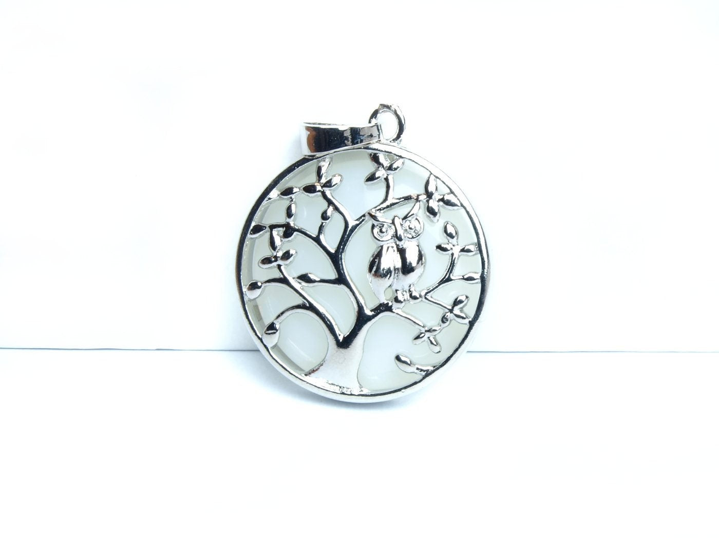 1 Stück Anhänger Edelstein Opalit, Tree of Life mit Eule, Lebensbaum, Ø 26 mm