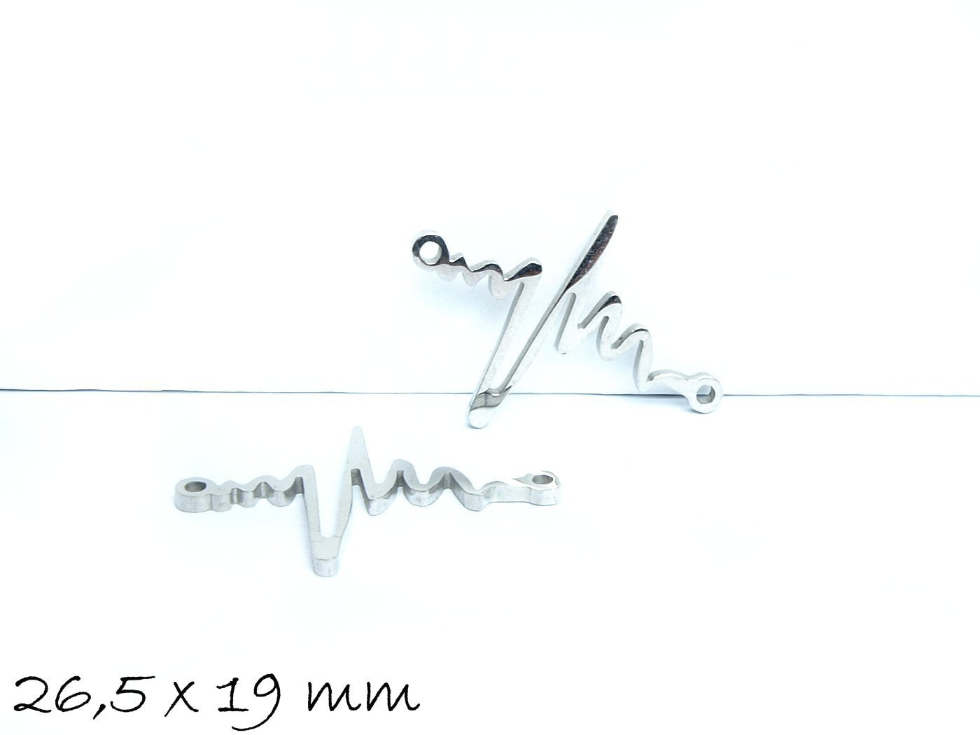 2 Stück Verbinder Herzschlag aus Edelstahl in silber, 26,5 x 19 mm
