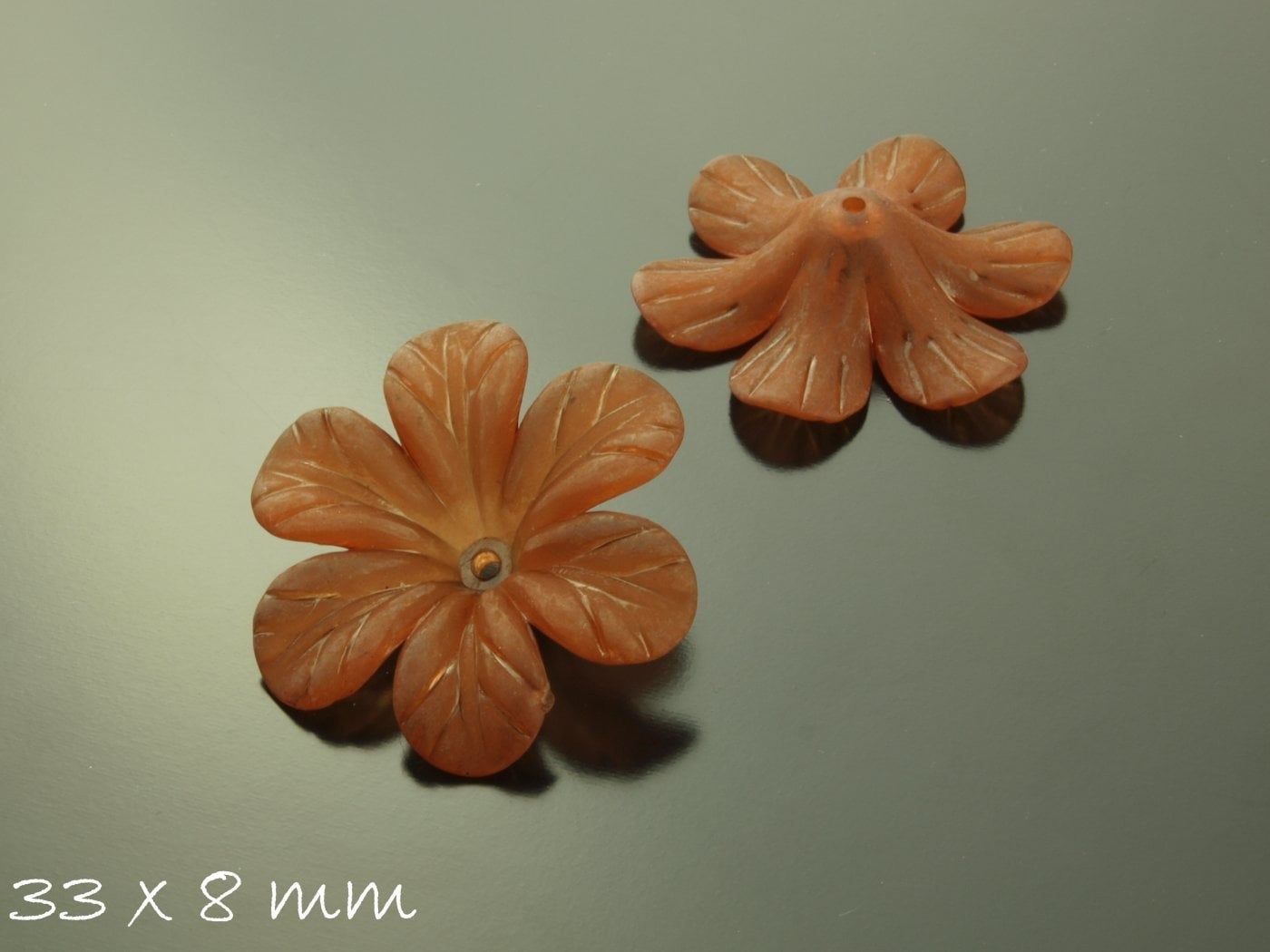 6 Stück gefrostete lucite Acrylblüten, 33 x 8 mm, Braun