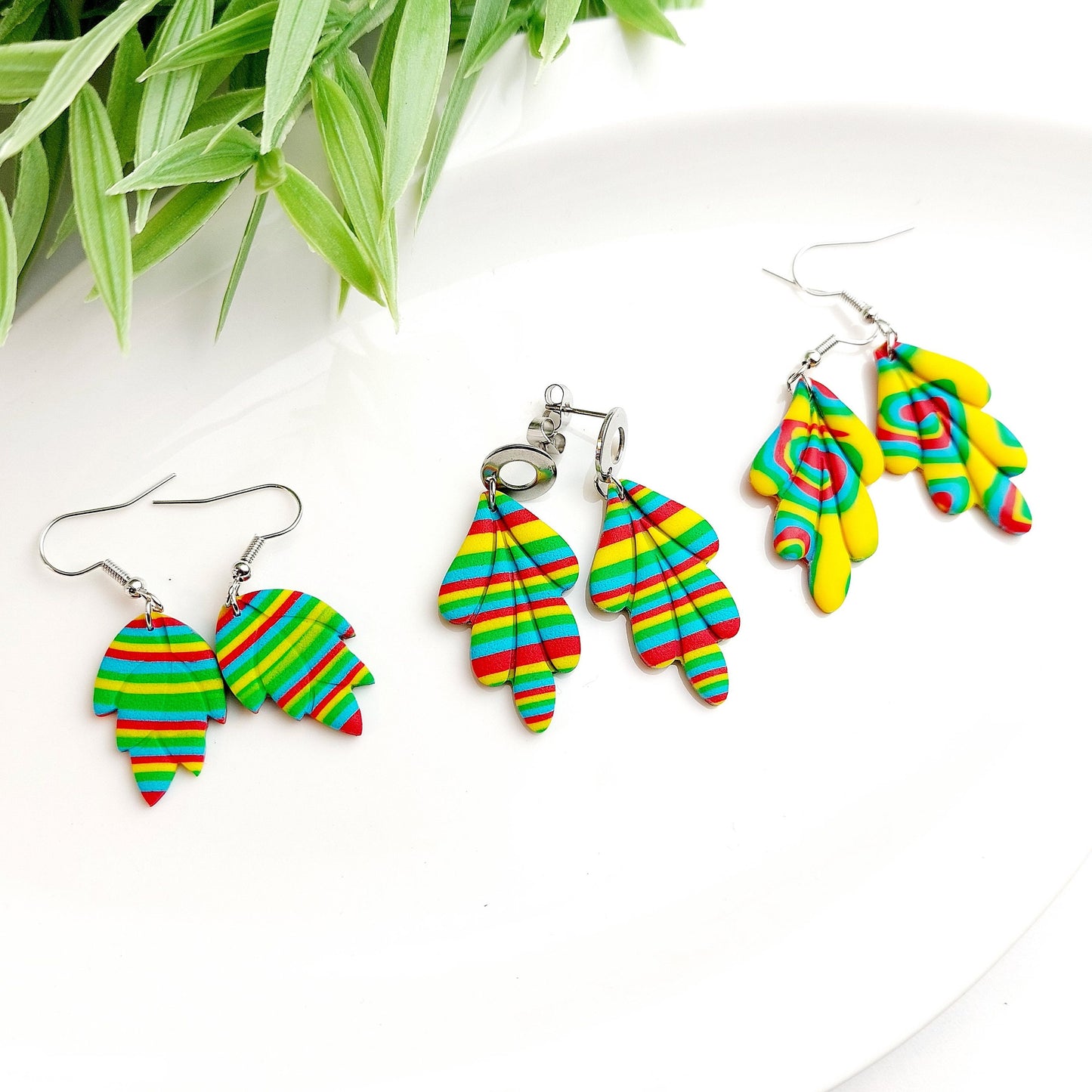Statement Ohrringe Polymer Clay Blätter grün farbig bunt Creolen nach Wahl