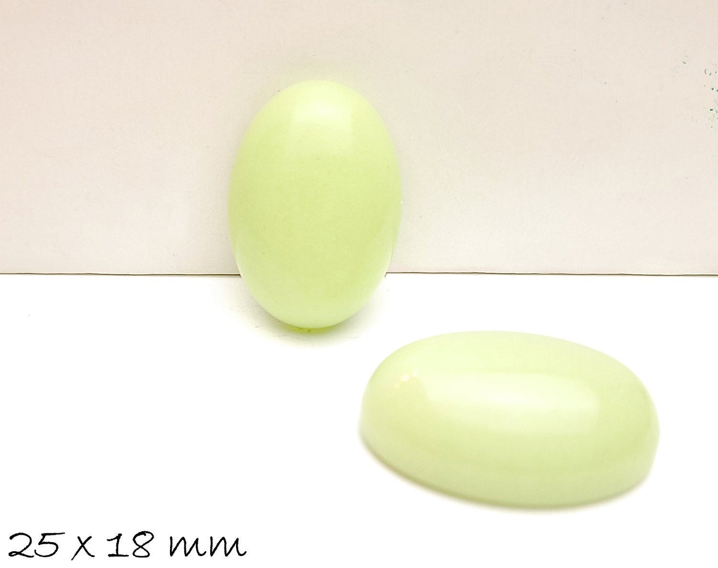 1 Stück Edelstein Cabochon, Jade, 25 x 18 mm, gelb - grün