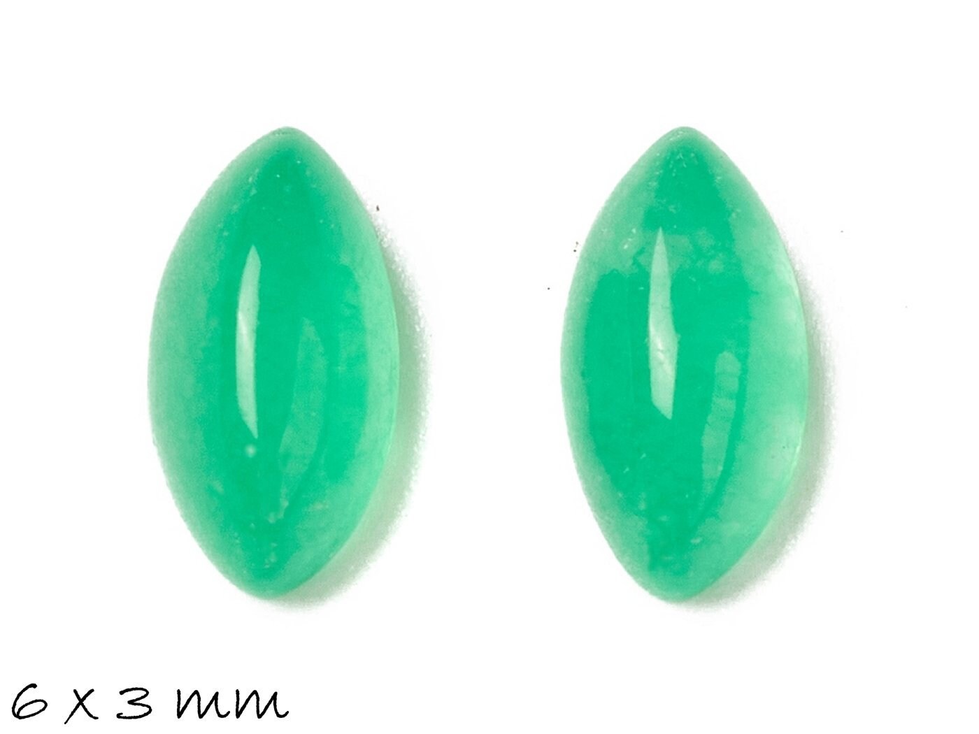 2 Stück Edelstein Cabochons, Jade, Pferdeauge, grün, 6 x 3 mm