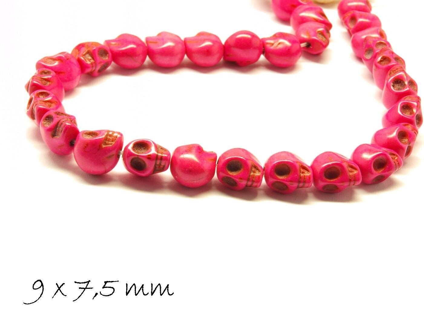 10 Stück synthetischer Türkis Totenkopf, 9 x 7,5 mm, verschiedene Farben