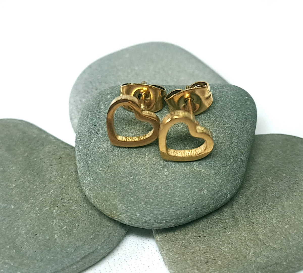 Herz Ohrstecker Gold aus Edelstahl, Kleine Herz Stecker Ohrringe minimal, Zarter Herzschmuck, Geschenk für Sie