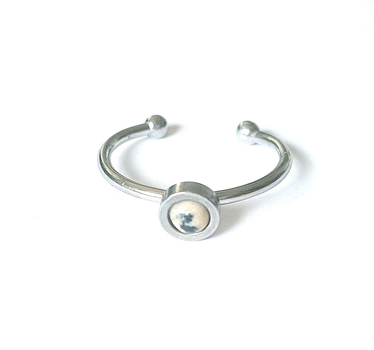 Dalmatiner Jaspis Ring verstellbar aus Edelstahl (4 mm)