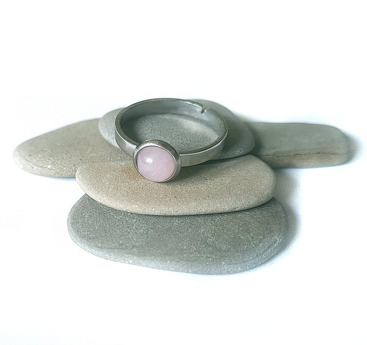 Rosenquarz Ring verstellbar aus Edelstahl (6 mm) | Rosa