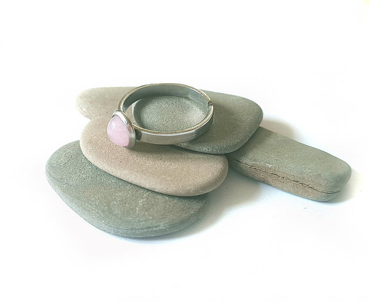 Rosenquarz Ring verstellbar aus Edelstahl (6 mm) | Rosa