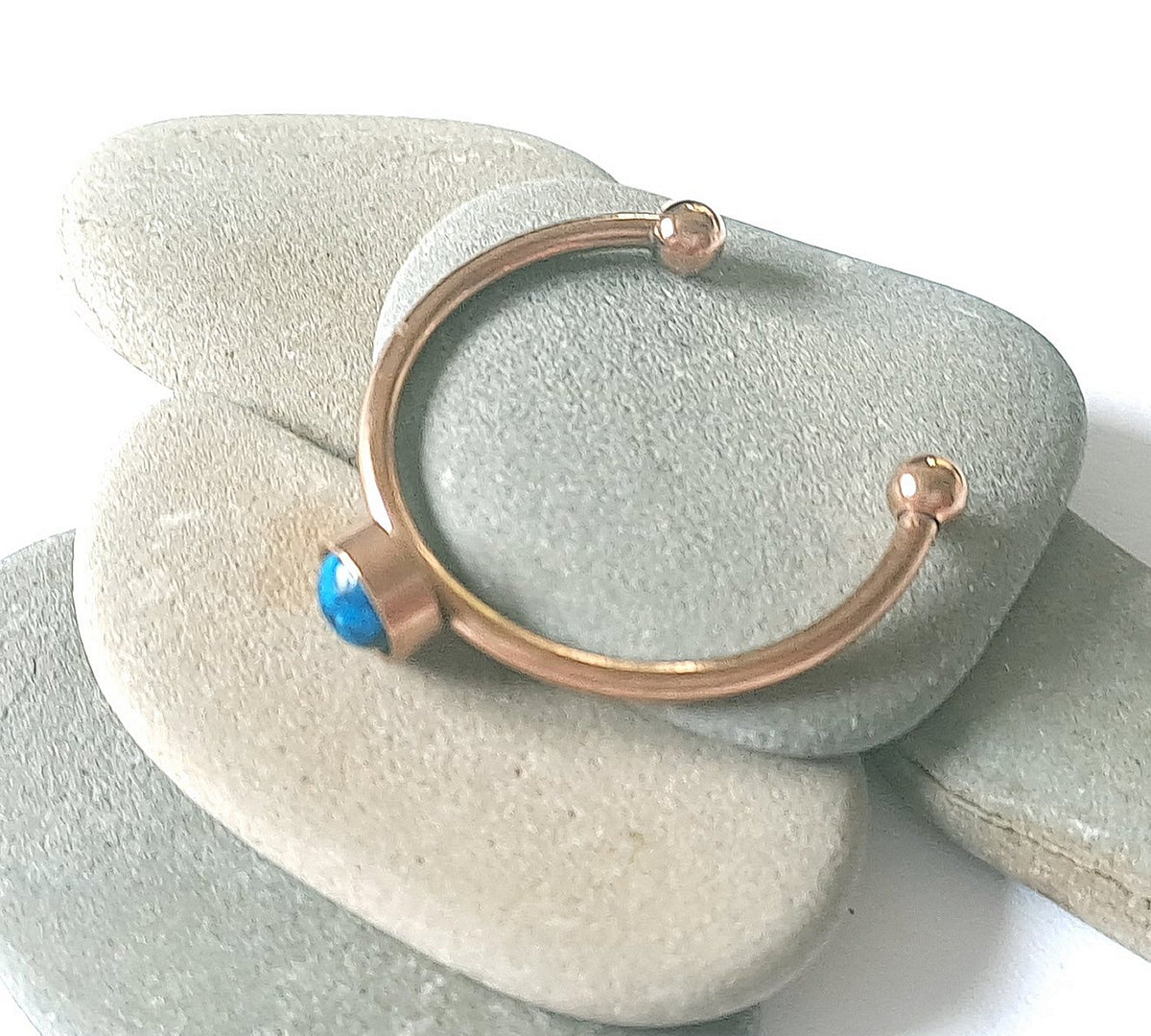 Offener Edelstahl-Ring verstellbar mit blauem Ripple-Stein (4mm)