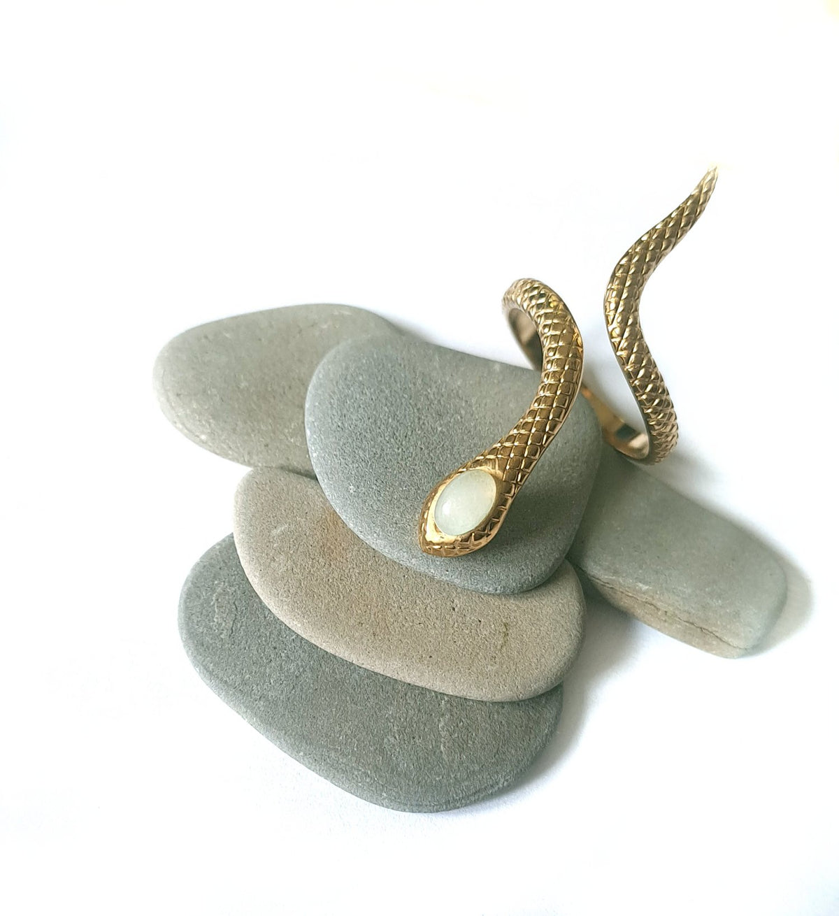 Schlangen Ring Gold verstellbar aus Edelstahl mit Jade (6x3 mm)