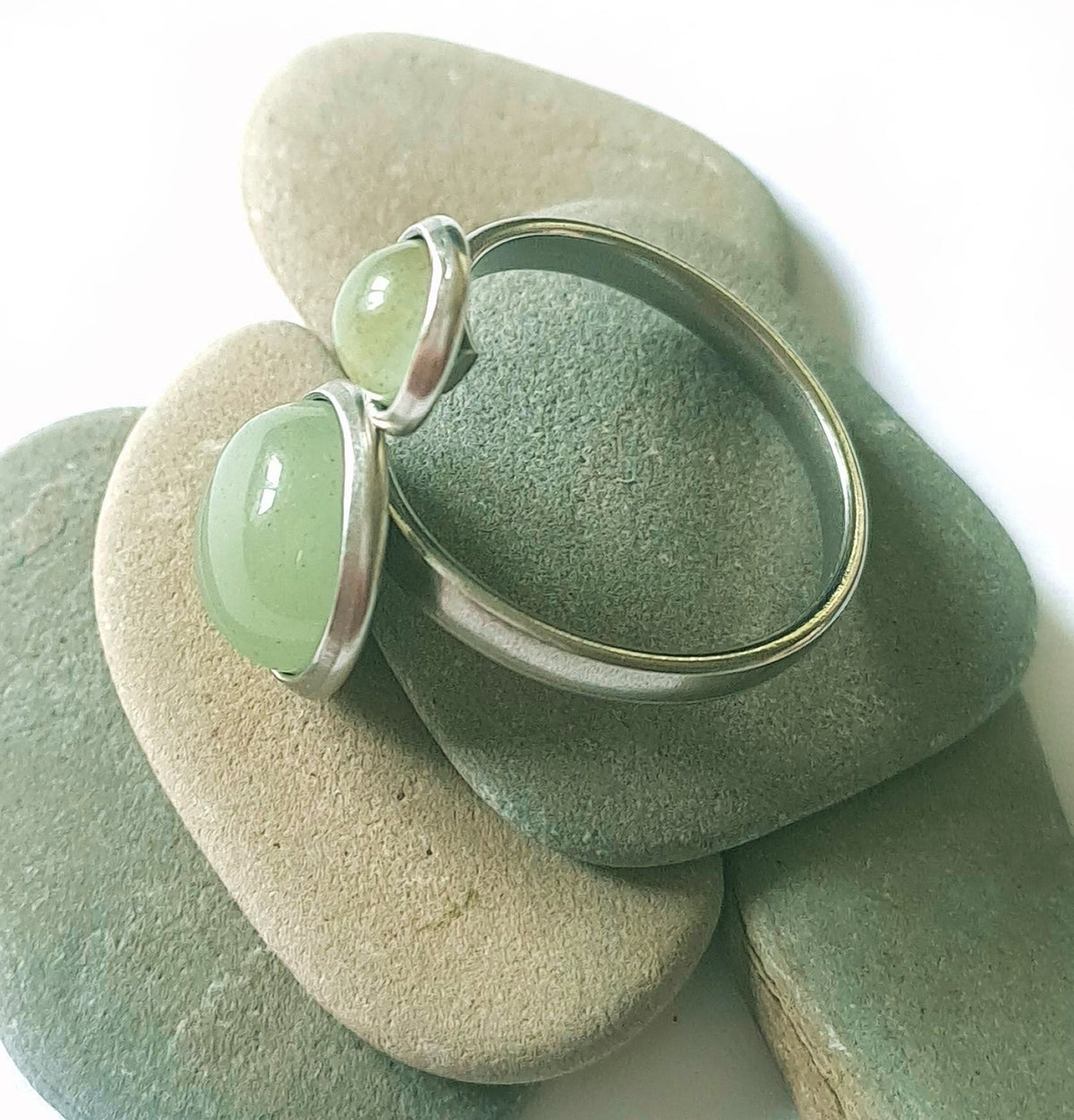 Verstellbarer Edelstahl-Ring mit zwei Aventurin-Cabochons (10 mm & 6 mm)