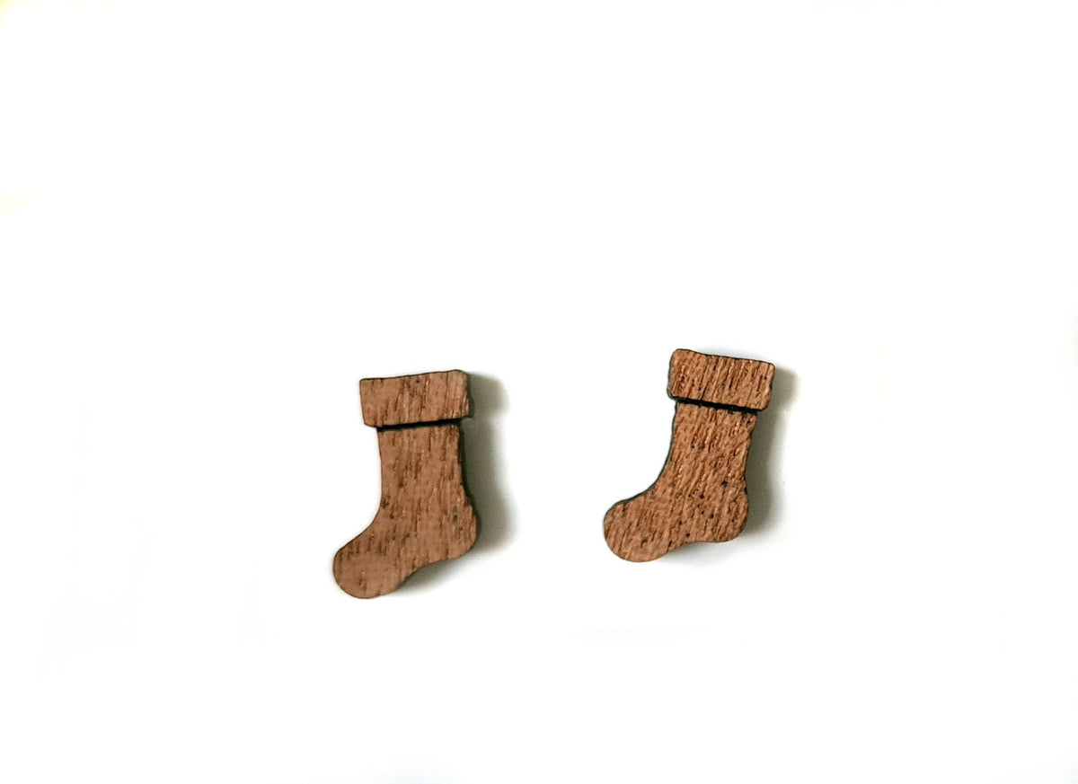Ohrstecker Holz & Edelstahl – Nikolausstiefel / Weihnachtsstrumpf (15mm)