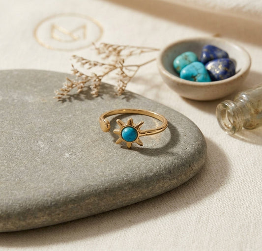 Vergoldeter Edelstahl-Ring „Sonne“ mit blauem Ripple Jasper – Verstellbar (Gr. 18)
