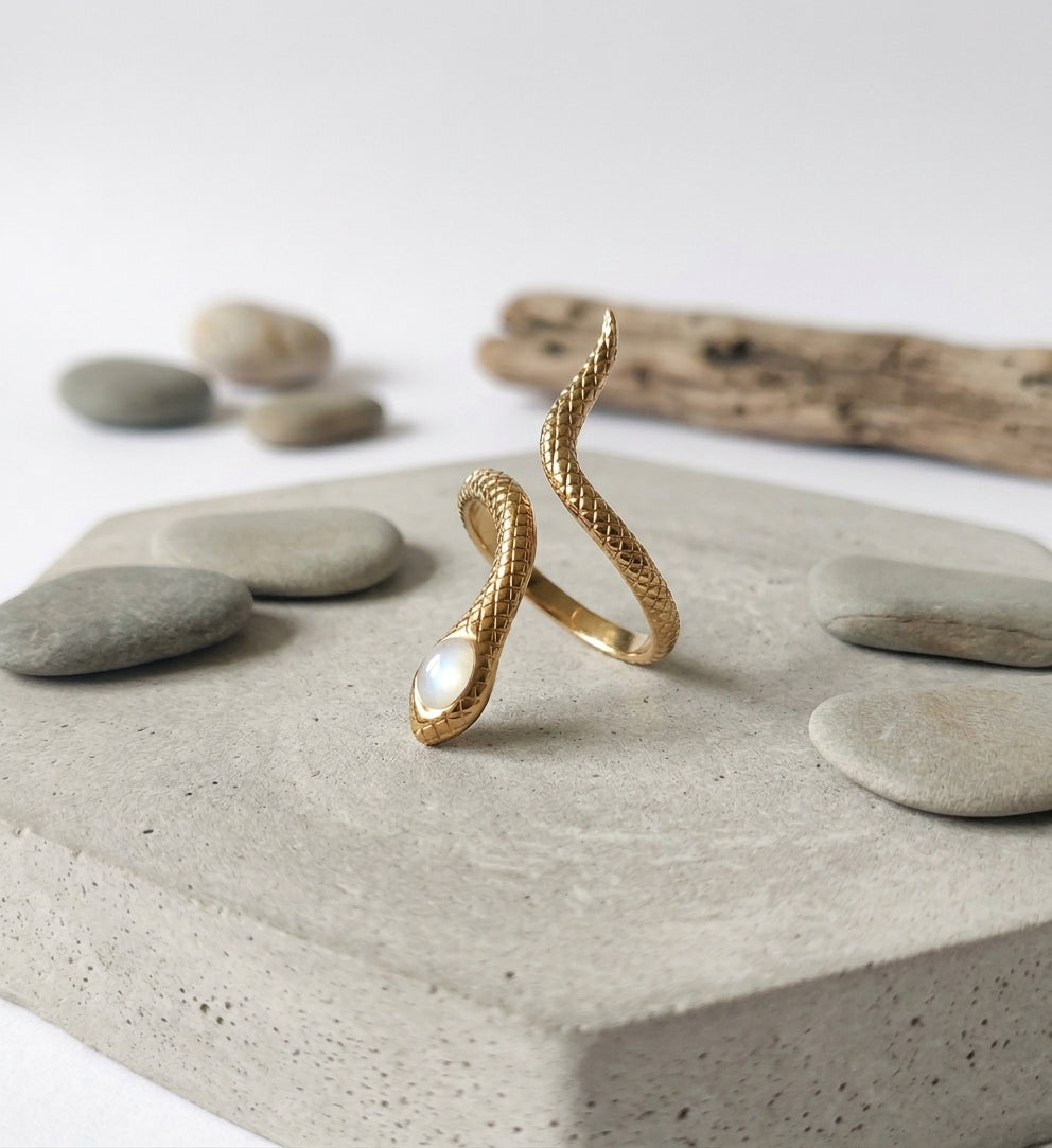 Schlangen Ring Gold verstellbar aus Edelstahl mit Jade (6x3 mm)