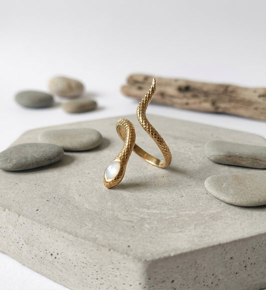 Schlangen Ring Gold verstellbar aus Edelstahl mit Jade (6x3 mm)