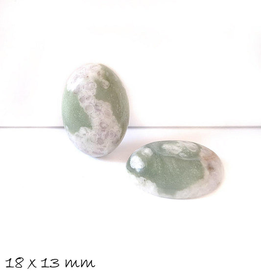 2 Stück Edelstein Cabochons, Jade, 18 x 13 mm, grau-grün