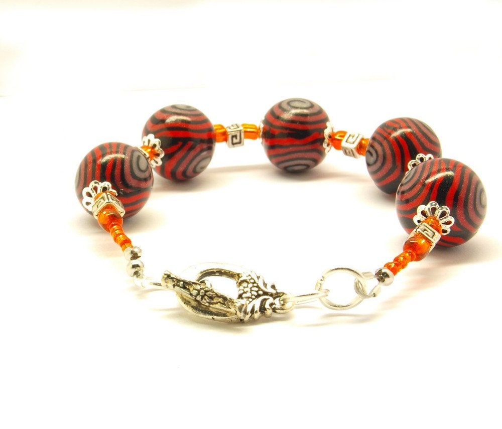 Armband Perlen rot schwarz Ethno Clay Armreif