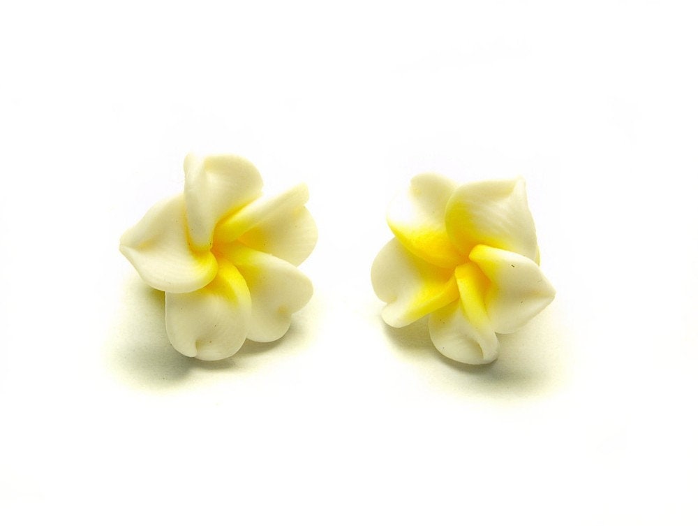 4 Stück Frangipani Blüten, Fimo Clay, weiß 15 x 9 mm