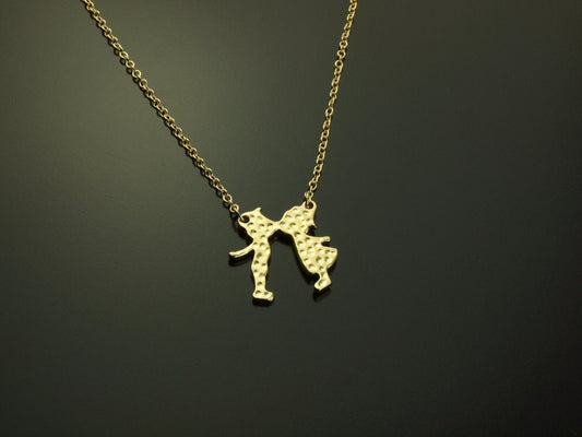 Kette Kuss Mädchen Junge Kinder küssen golden