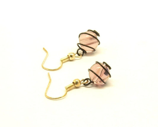 Ohrringe Glas Perle Draht schwarz rosa gewickelt