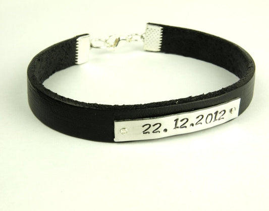 Leder Armband Gravur Buchstaben Name Datum schwarz