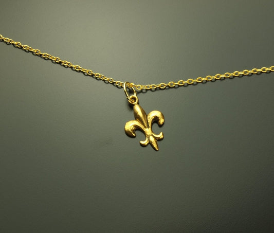 Armreifen Kette Anhänger Fleur de Lis Büte golden