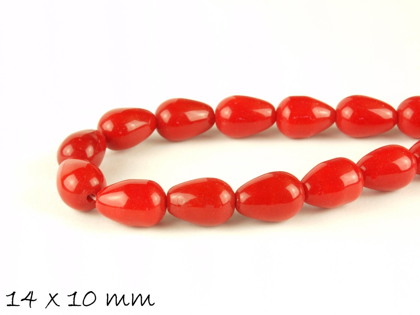 10 Stück Glasperlen Tropfen, rot, 14 x 10 mm