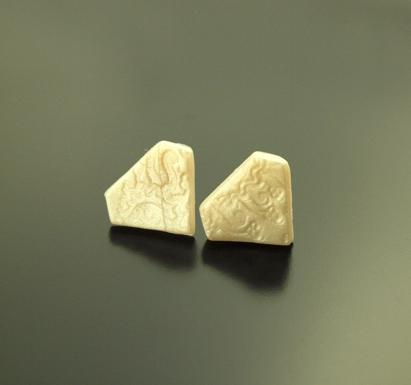 Ohrstecker Diamant creme weiß Blüten Struktur Polymer Clay Fimo Ohrringe Stecker