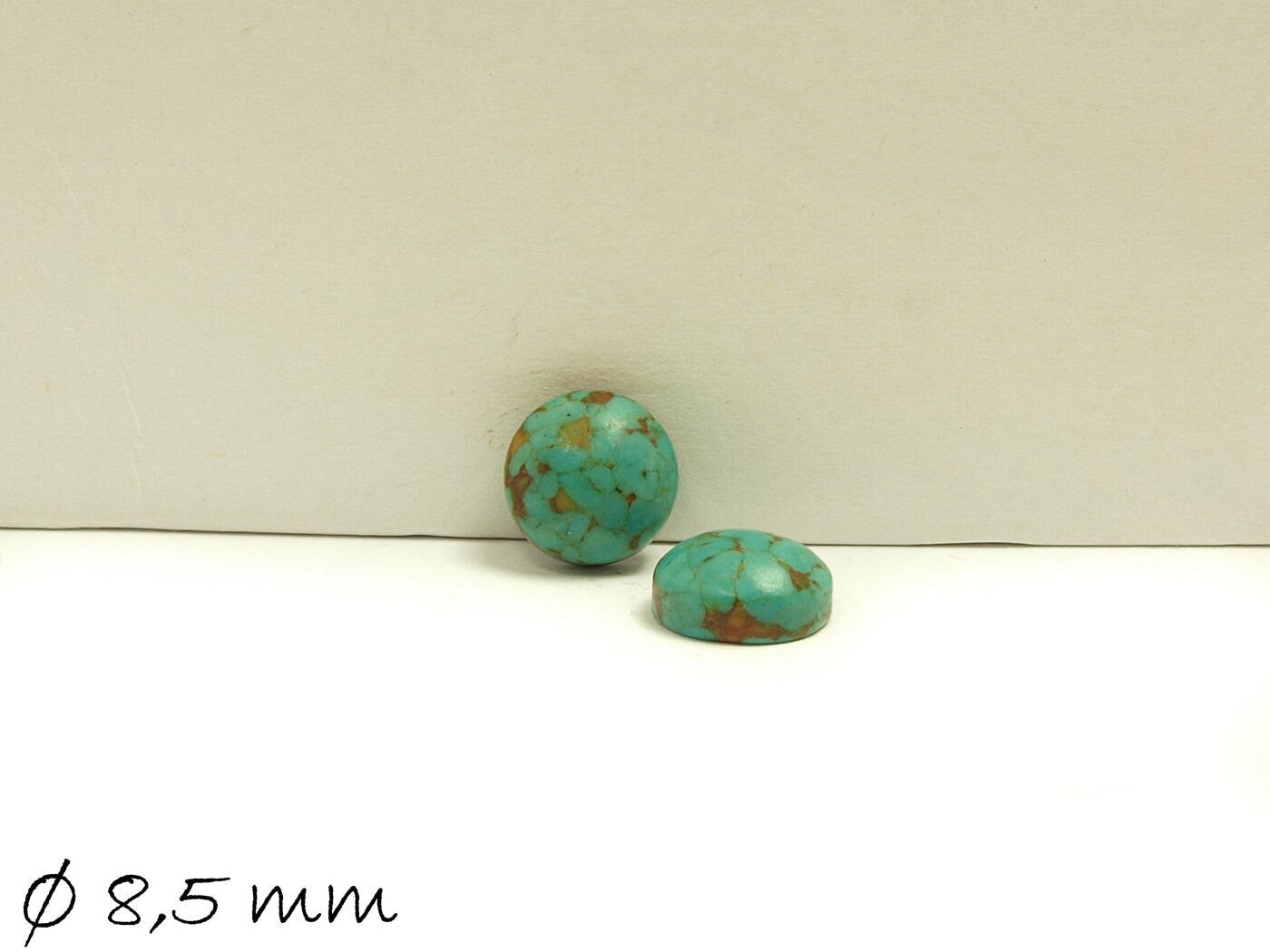 2 Stück Cabochons, Howlith (Türkisimitat), 8,5 mm, türkis, braun