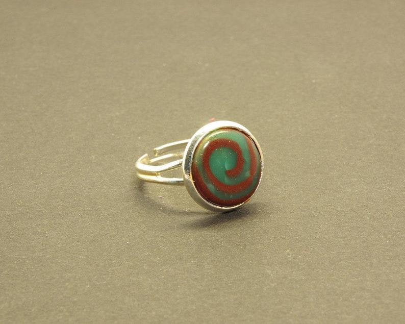 Ring nach Wahl mit Cabochon aus Polymer Clay Fimo silber bronze blau weiß Blüte Blume lila rot grün Spirale retro Muster