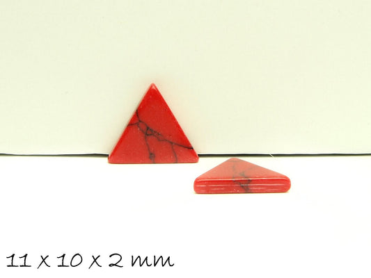 2 Stück Edelstein Cabochons, Dreieck, synthetischer Türkis, 11 x 10 mm, rot