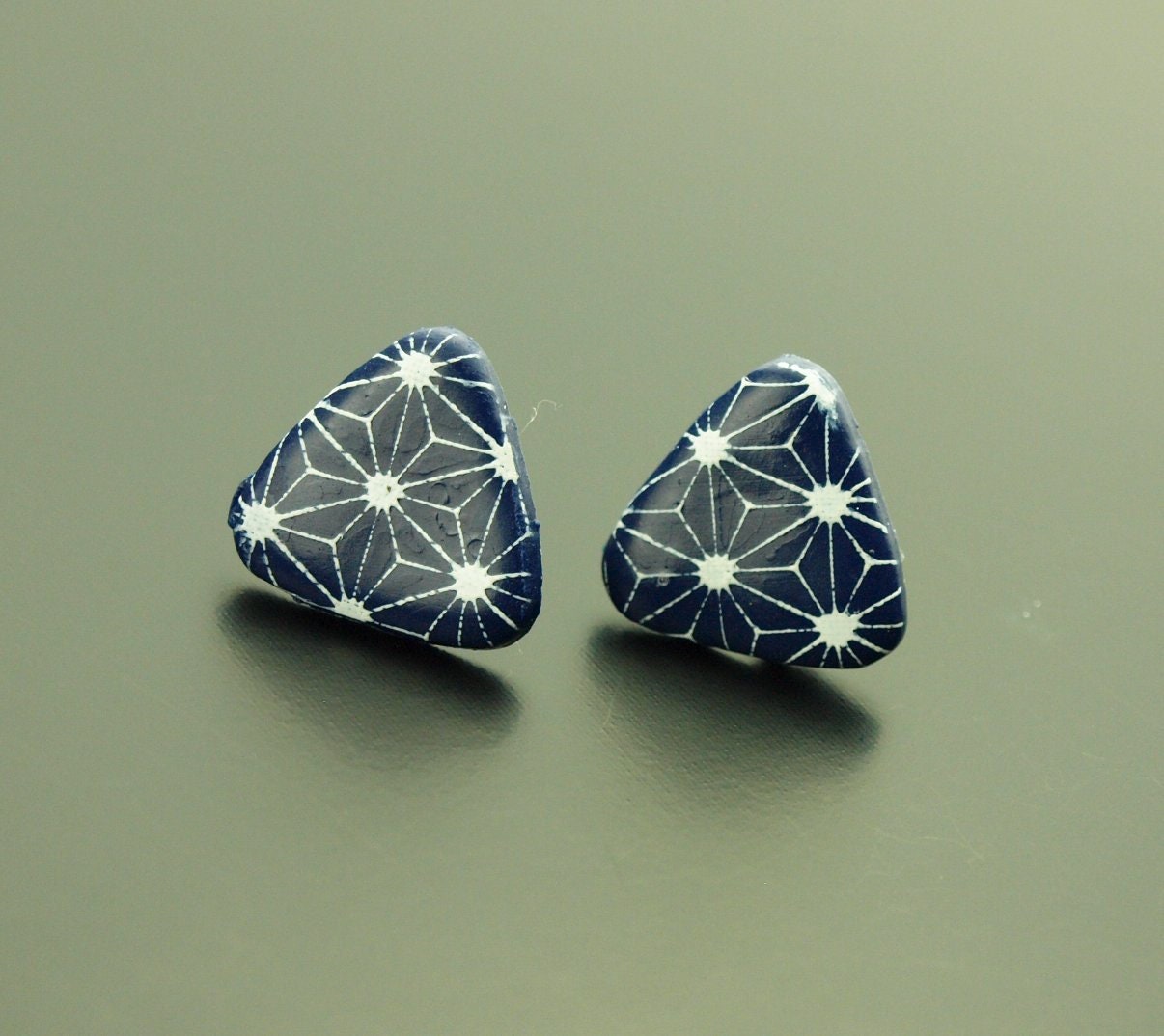 Ohrstecker nach Wahl Viereck Dreieck rund retro Muster Blumen Blüten Linien weiß blau Polymer Clay Fimo Ohrringe Stecker