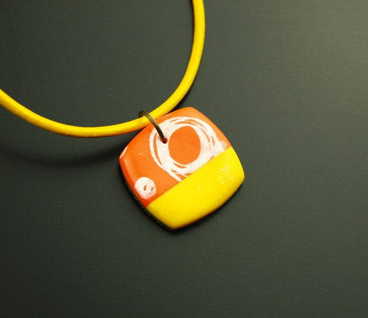 Surferkette Kette nach Wahl gelb orange weiß Anhänger retro Muster Fimo Polymer Clay Lederkette Leder