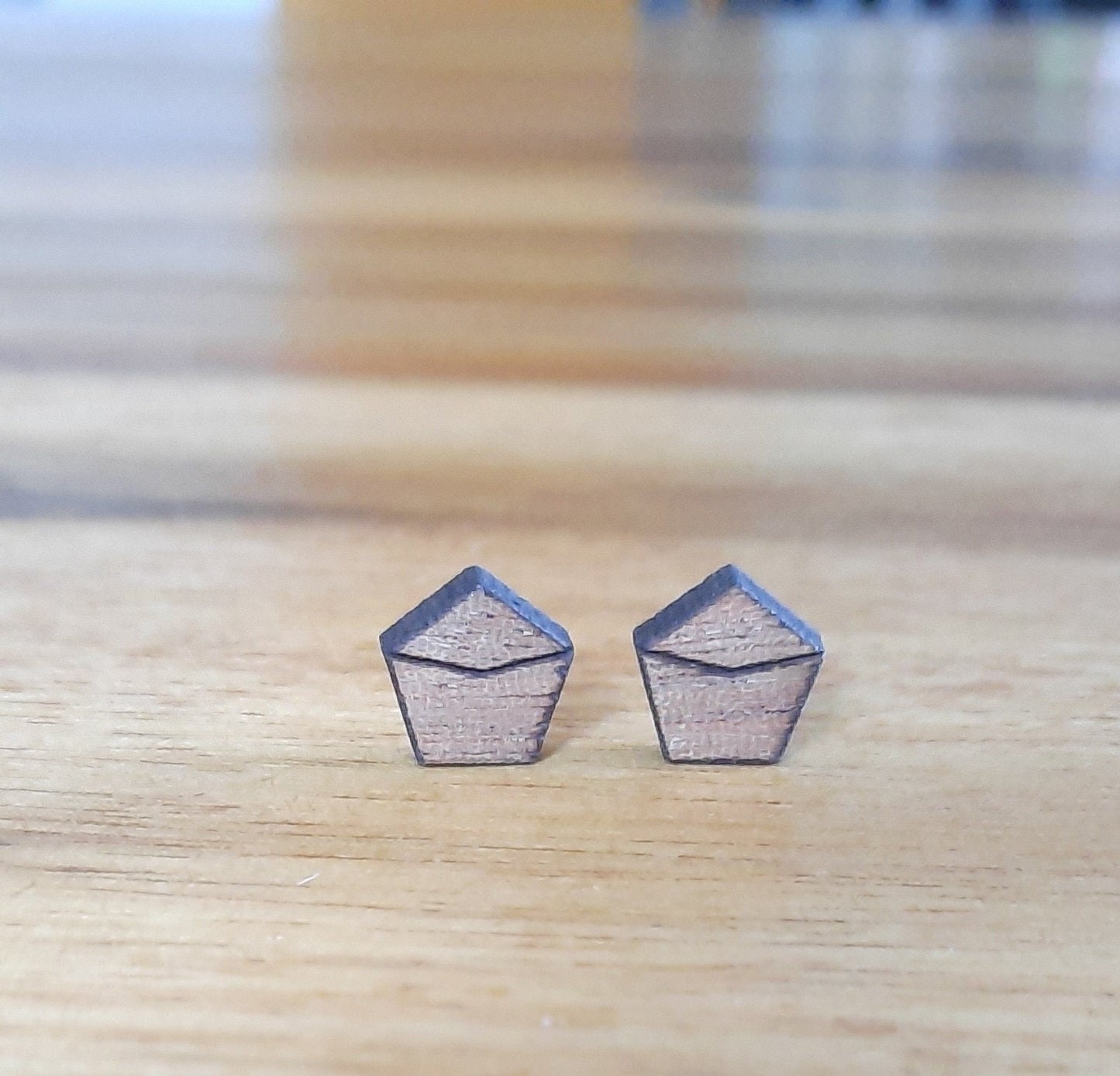 Ohrstecker nach Wahl Fünfeck mit Muster Dreieck geometrisch Pentagon Holz Ohrringe