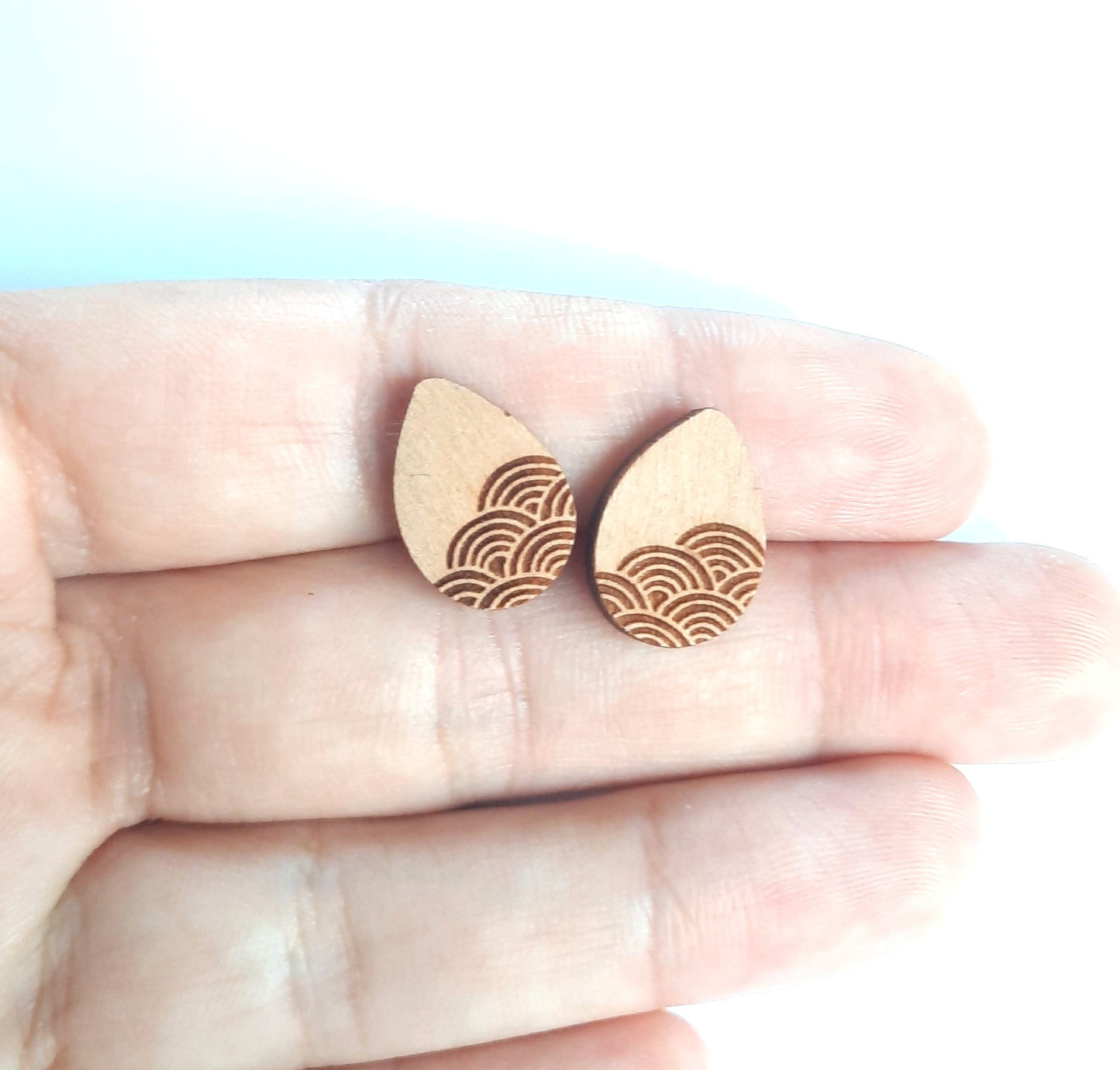 Ohrstecker Tropfen mit geometrischem Muster Kreise Wellen retro Holz Ohrringe