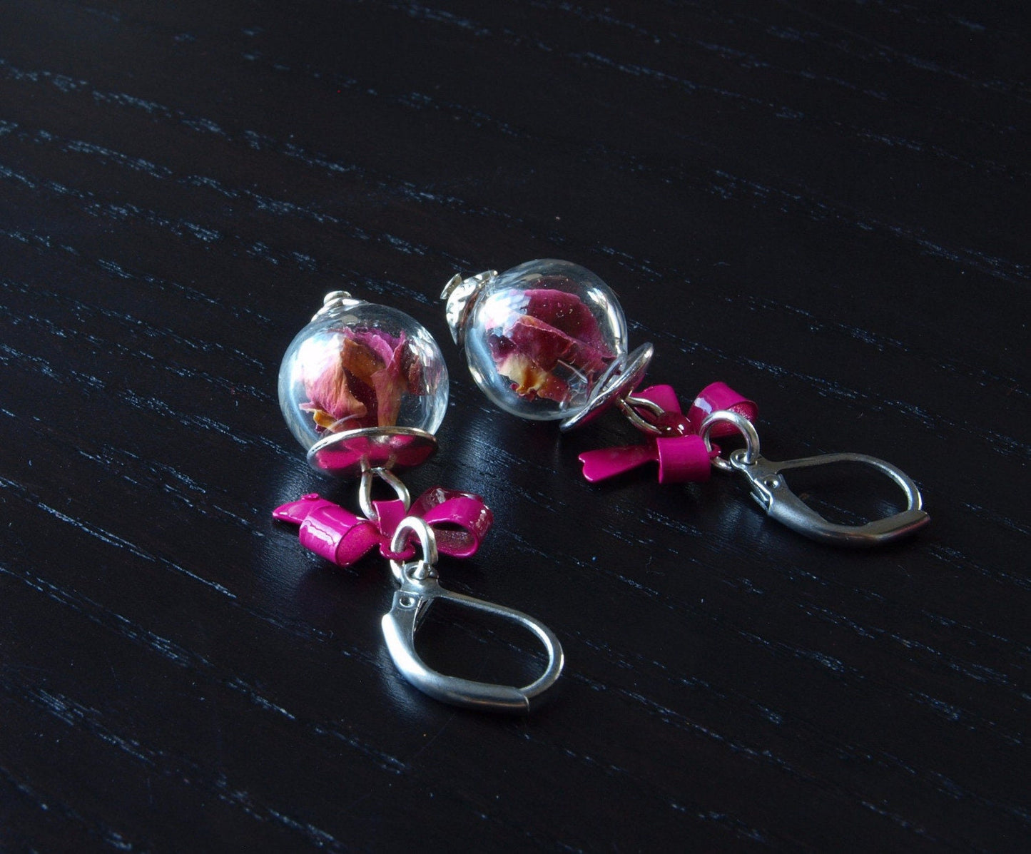 Echte getrocknete Blüte Ohrringe Glas Perle lila pink silber bronze Muster nach Wahl Creole Ohrhänger