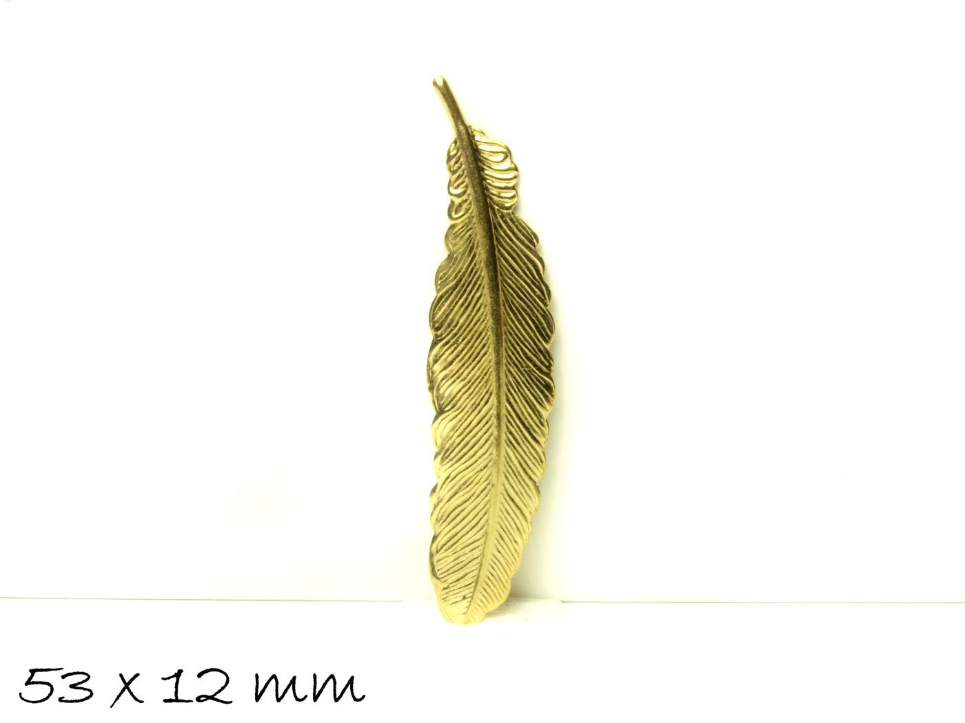 1 Stück Anhänger Feder Messing, gold, 53 x 12 mm