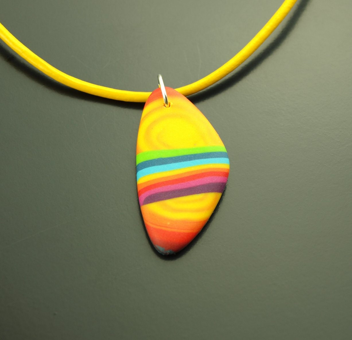 Kette Leder Rechteck Dreieck Polymer Clay farbig bunt Regenbogen retro Muster nach Wahl