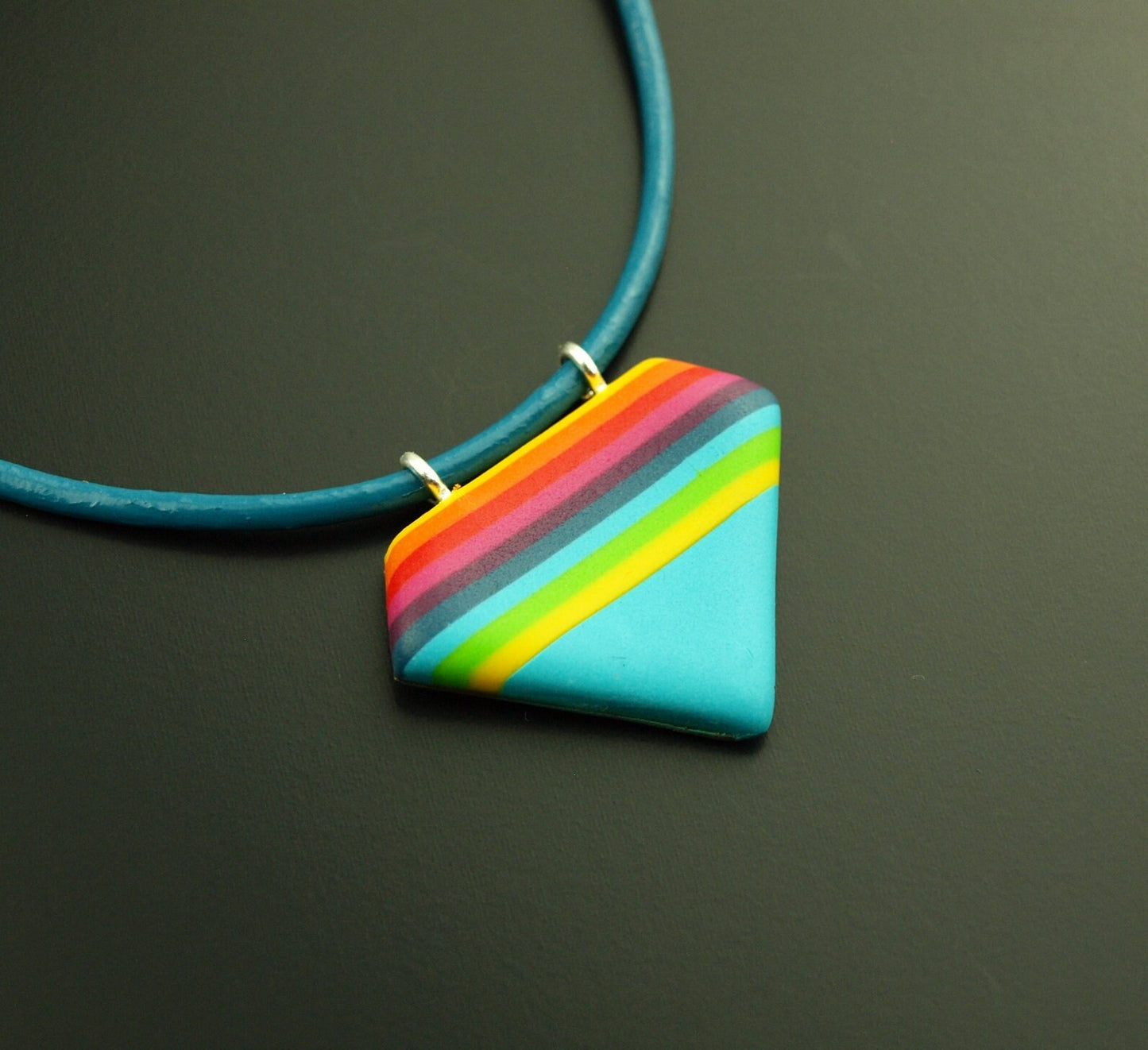 Kette Leder Rechteck Dreieck Polymer Clay farbig bunt Regenbogen retro Muster nach Wahl