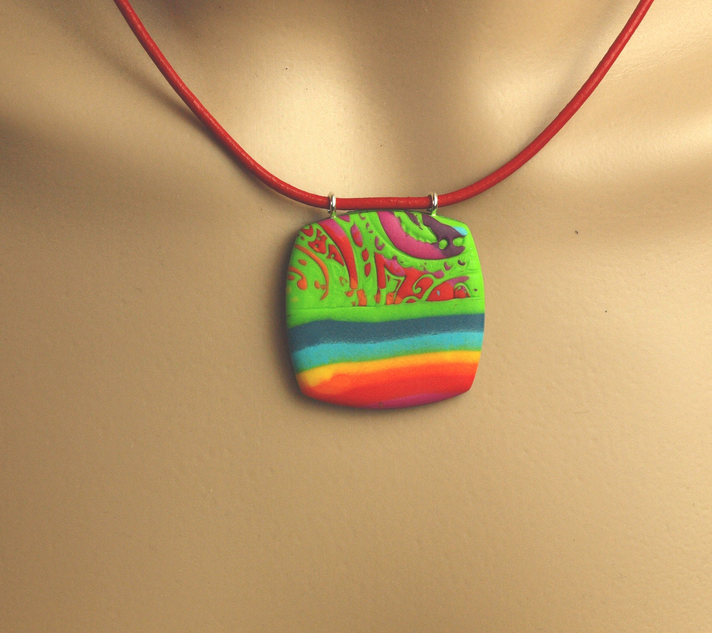 Kette Leder Viereck Dreieck Polymer Clay farbig bunt Regenbogen retro Muster nach Wahl