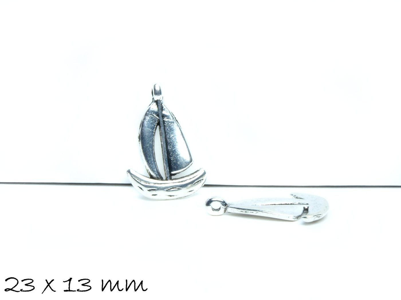 4 Stück Anhänger Segelboot, altsilber, 23 x 13 mm