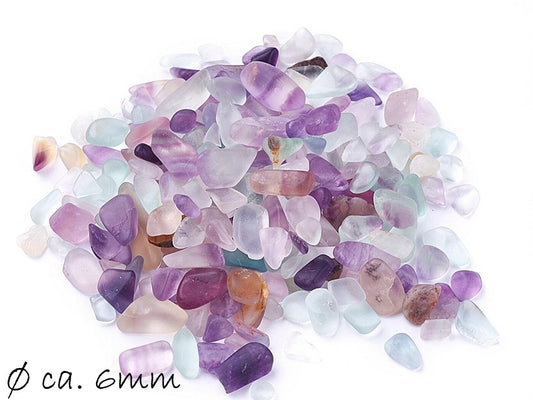 50 Stück getrommelte Fluorit-Nuggets , Ø ca. 6 mm