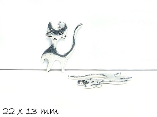 2 Stück Anhänger Katze in altsilber, 22 x 13 mm