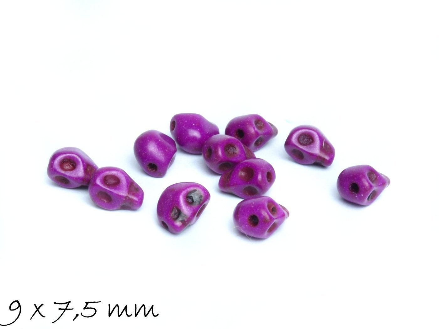 10 Stück synthetischer Türkis Totenkopf lila 9 x 7,5 mm