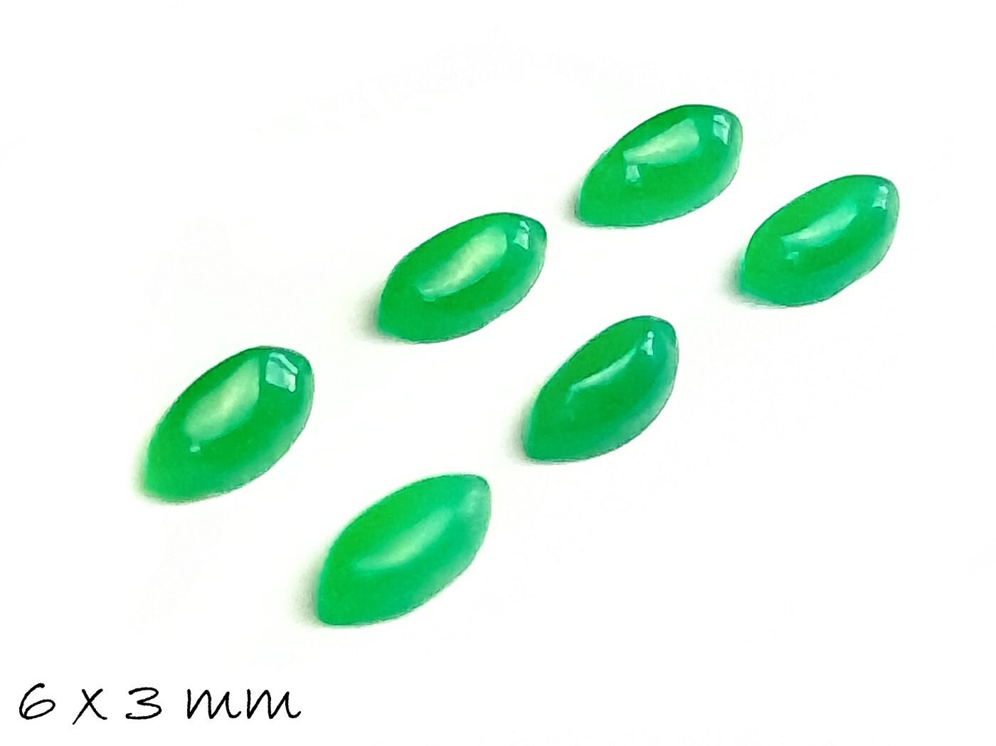 2 Stück Edelstein Cabochons, Jade, Pferdeauge, grün, 6 x 3 mm